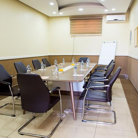 Crossroads Hotel Lilongwe Ngoại thất bức ảnh