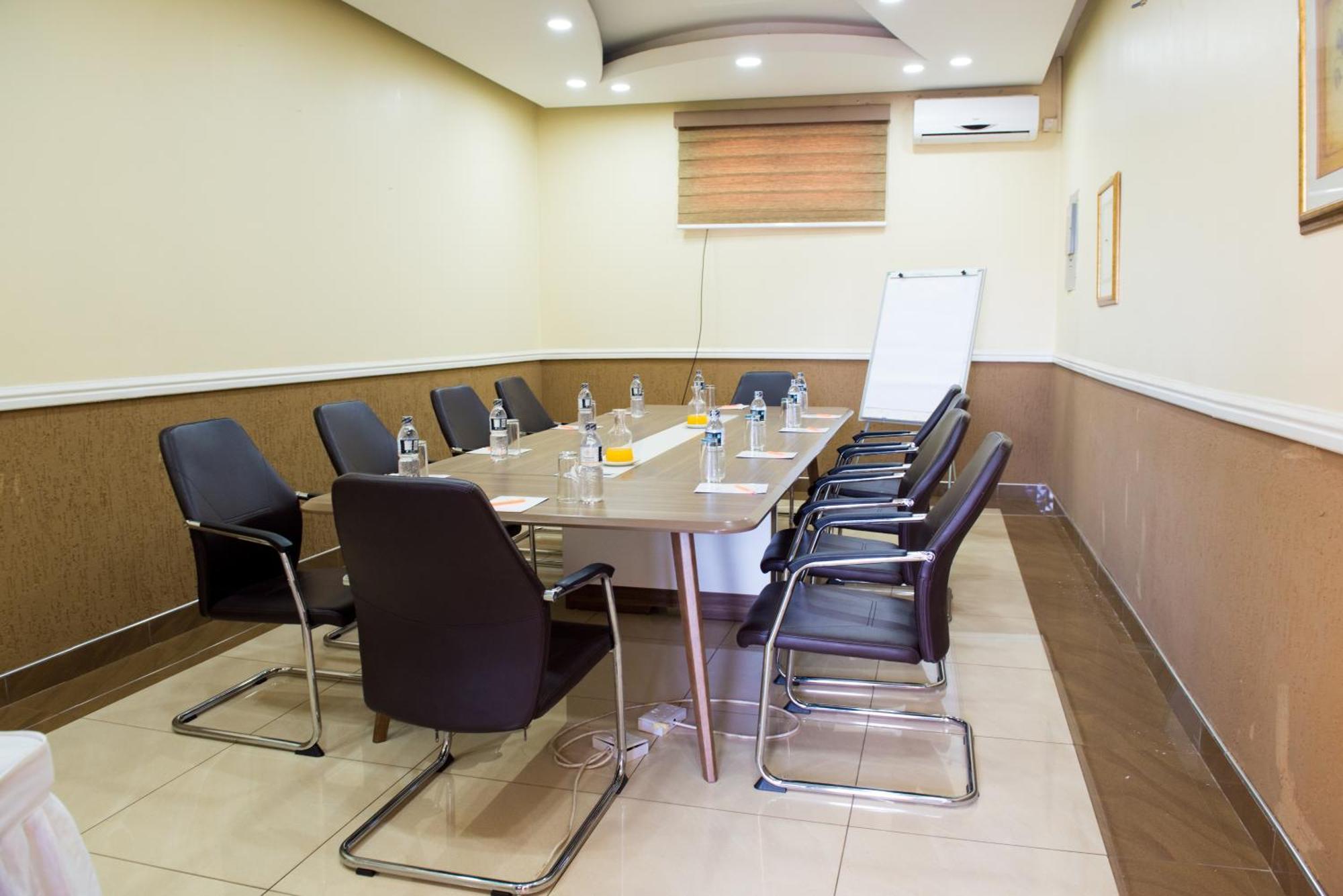 Crossroads Hotel Lilongwe Ngoại thất bức ảnh