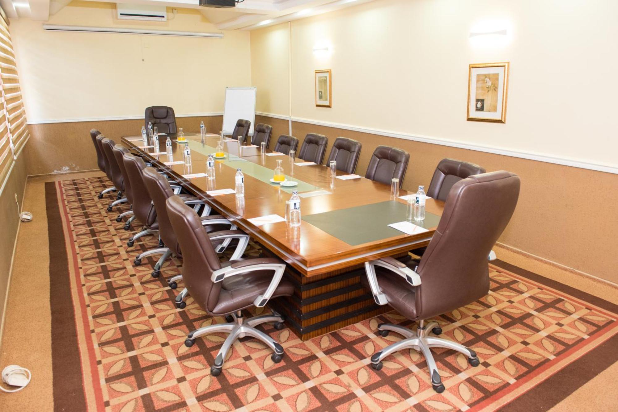 Crossroads Hotel Lilongwe Ngoại thất bức ảnh