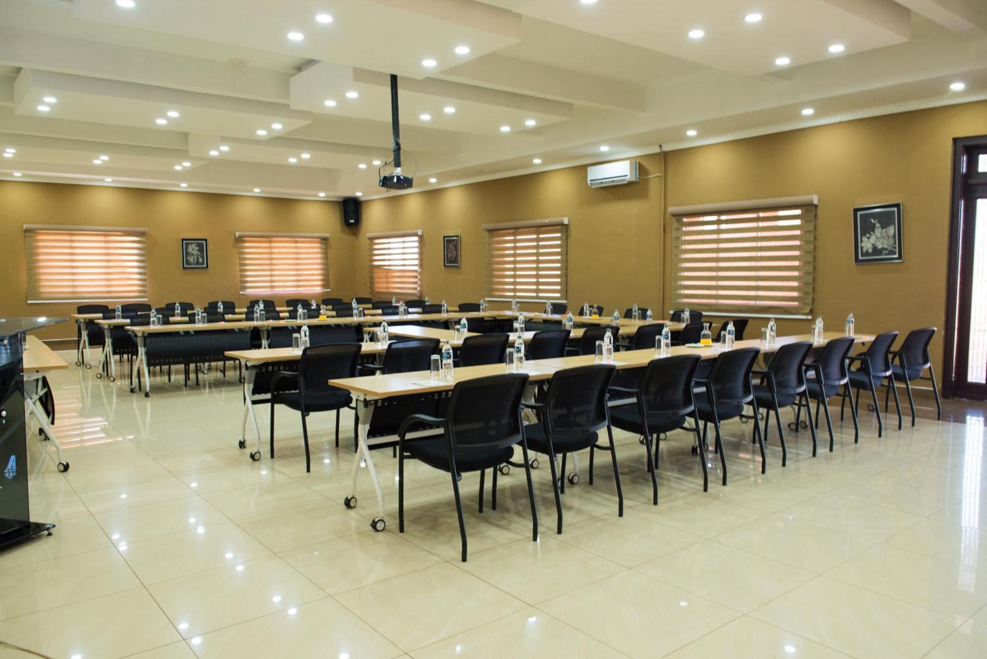 Crossroads Hotel Lilongwe Ngoại thất bức ảnh