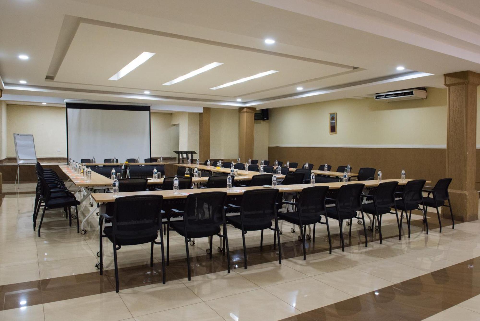 Crossroads Hotel Lilongwe Ngoại thất bức ảnh