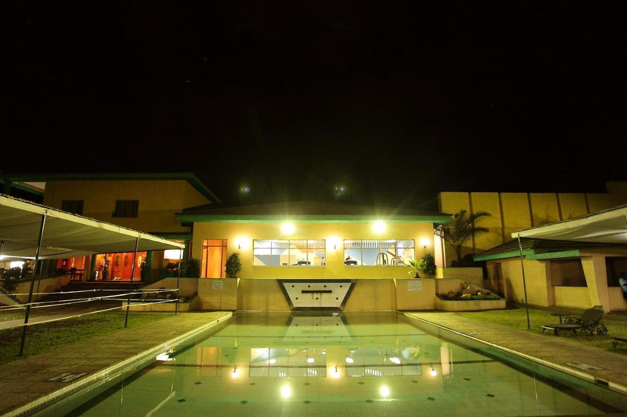 Crossroads Hotel Lilongwe Ngoại thất bức ảnh