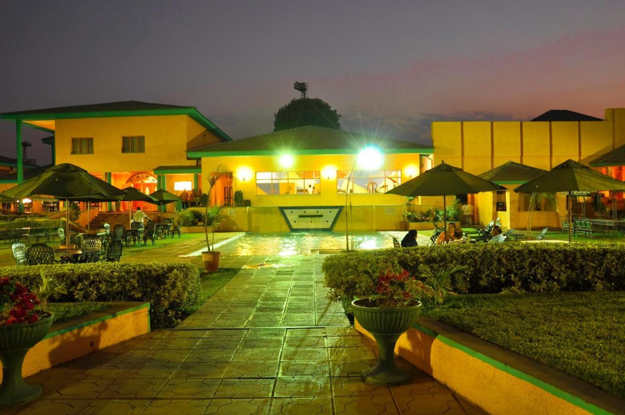Crossroads Hotel Lilongwe Ngoại thất bức ảnh