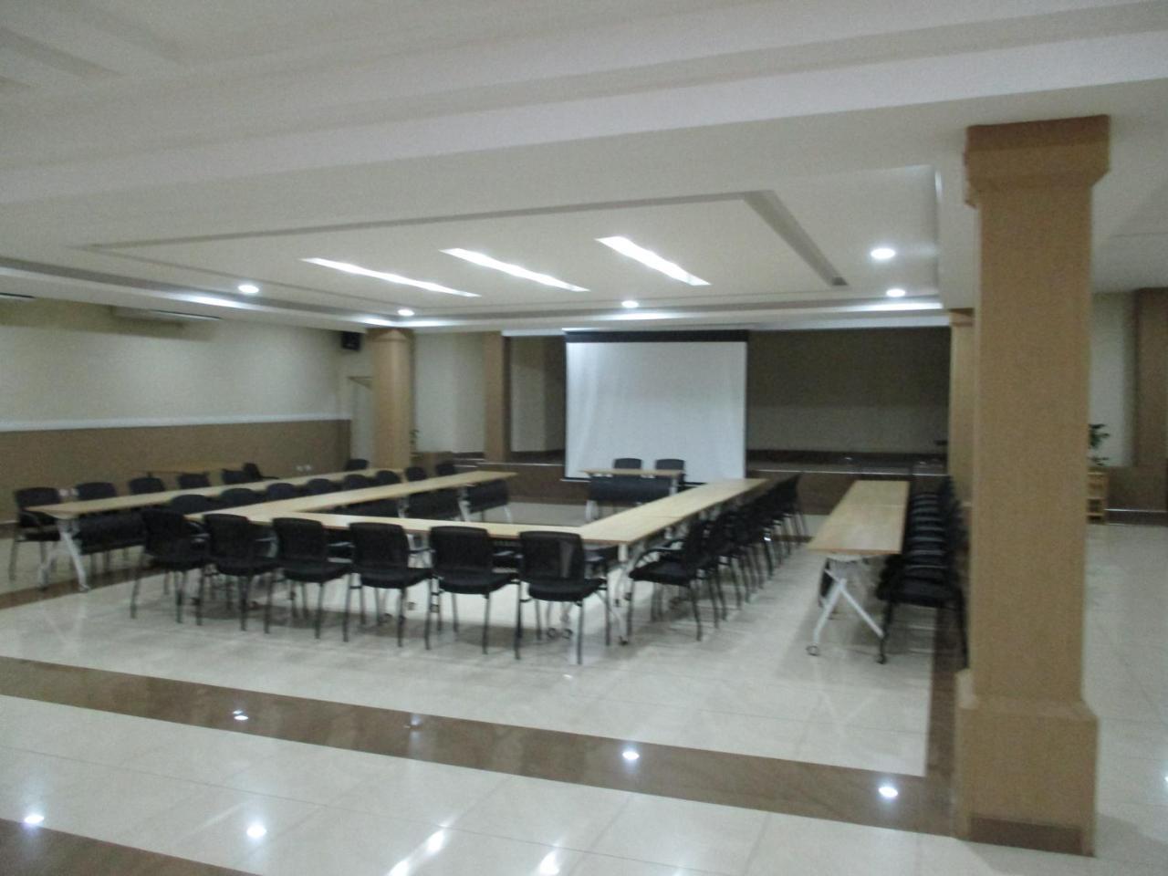 Crossroads Hotel Lilongwe Ngoại thất bức ảnh
