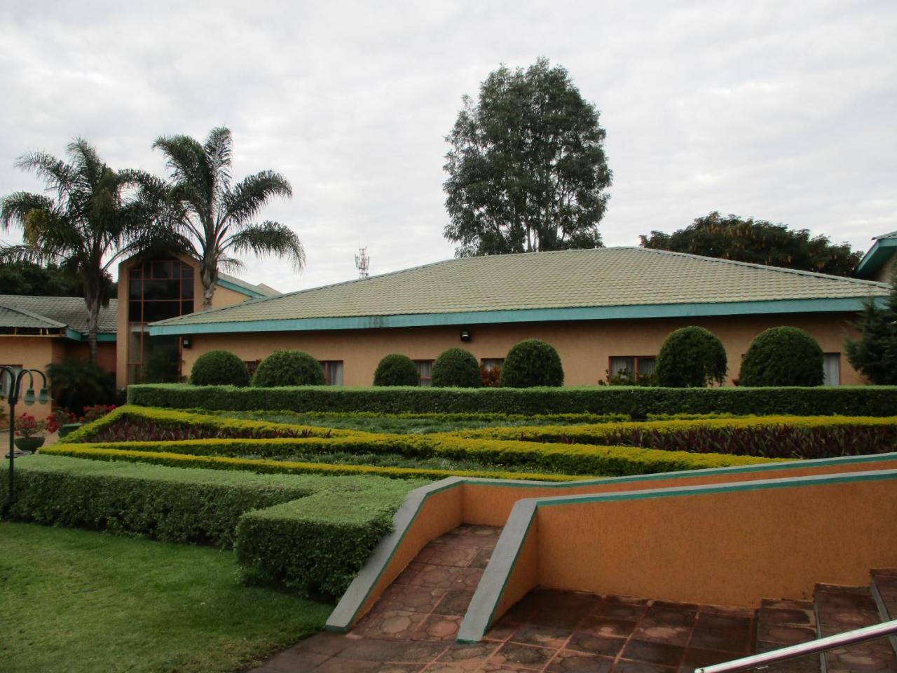 Crossroads Hotel Lilongwe Ngoại thất bức ảnh
