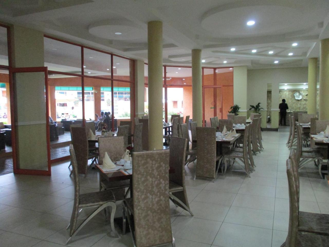 Crossroads Hotel Lilongwe Ngoại thất bức ảnh